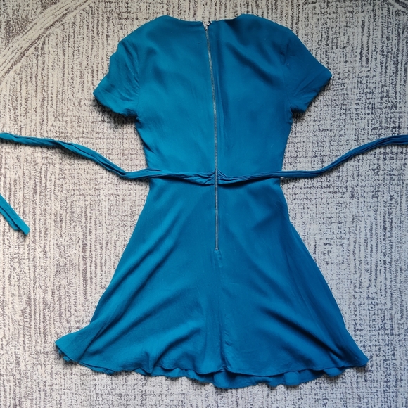 *Alice + Olivia* Faux wrap v-neck teal mini dress - Picture 6 of 8